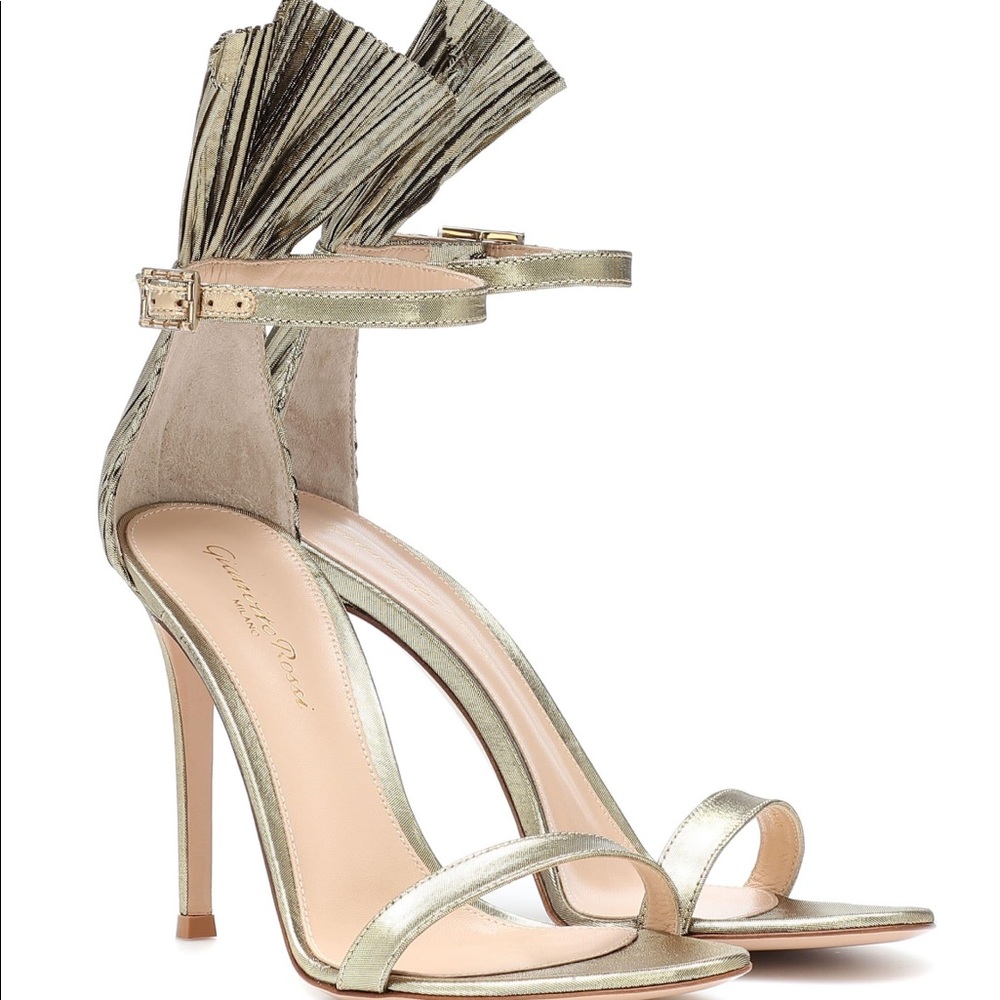 Gold Gianvito Rossi sandal heel